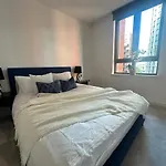 Modern 2 Bed Flat In Marylebone